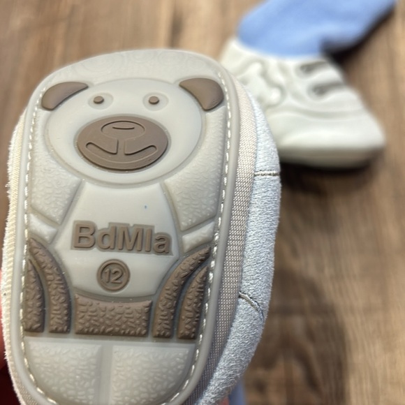 Adorable Bear Design Kids Shoes - Cream and Gray - Picture 2 of 3